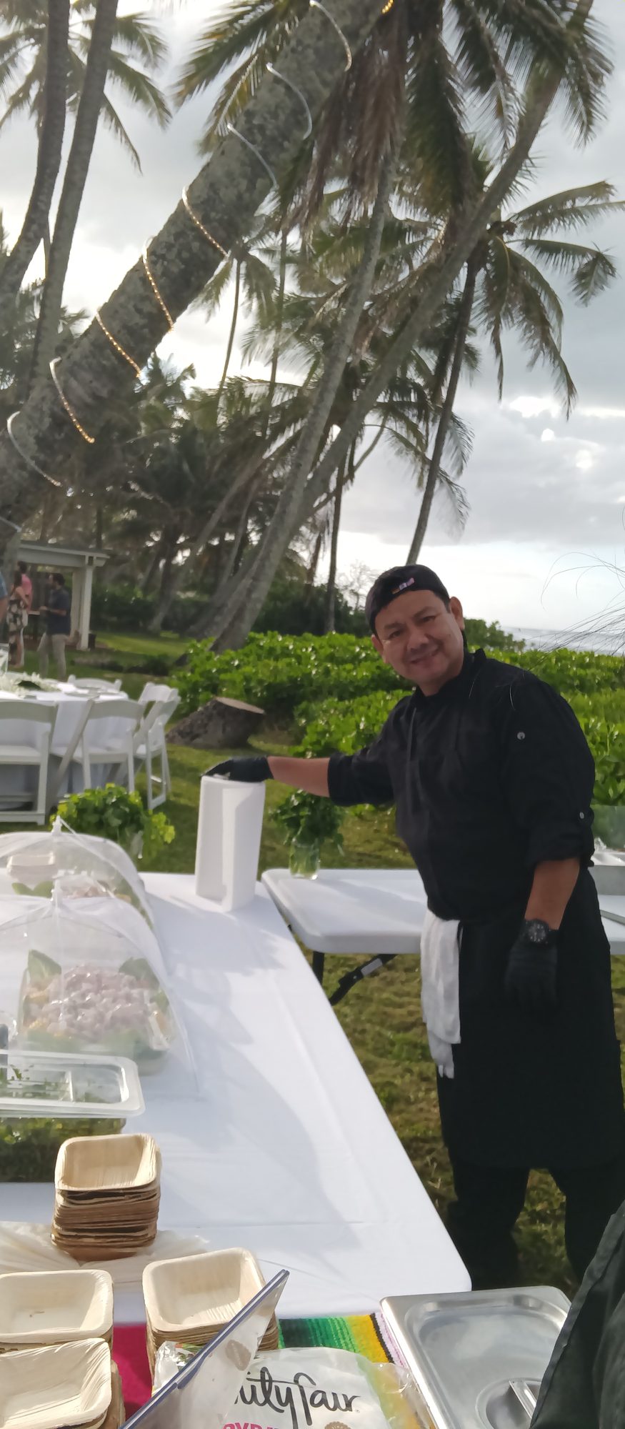 Chef Miguel cocinando en un evento