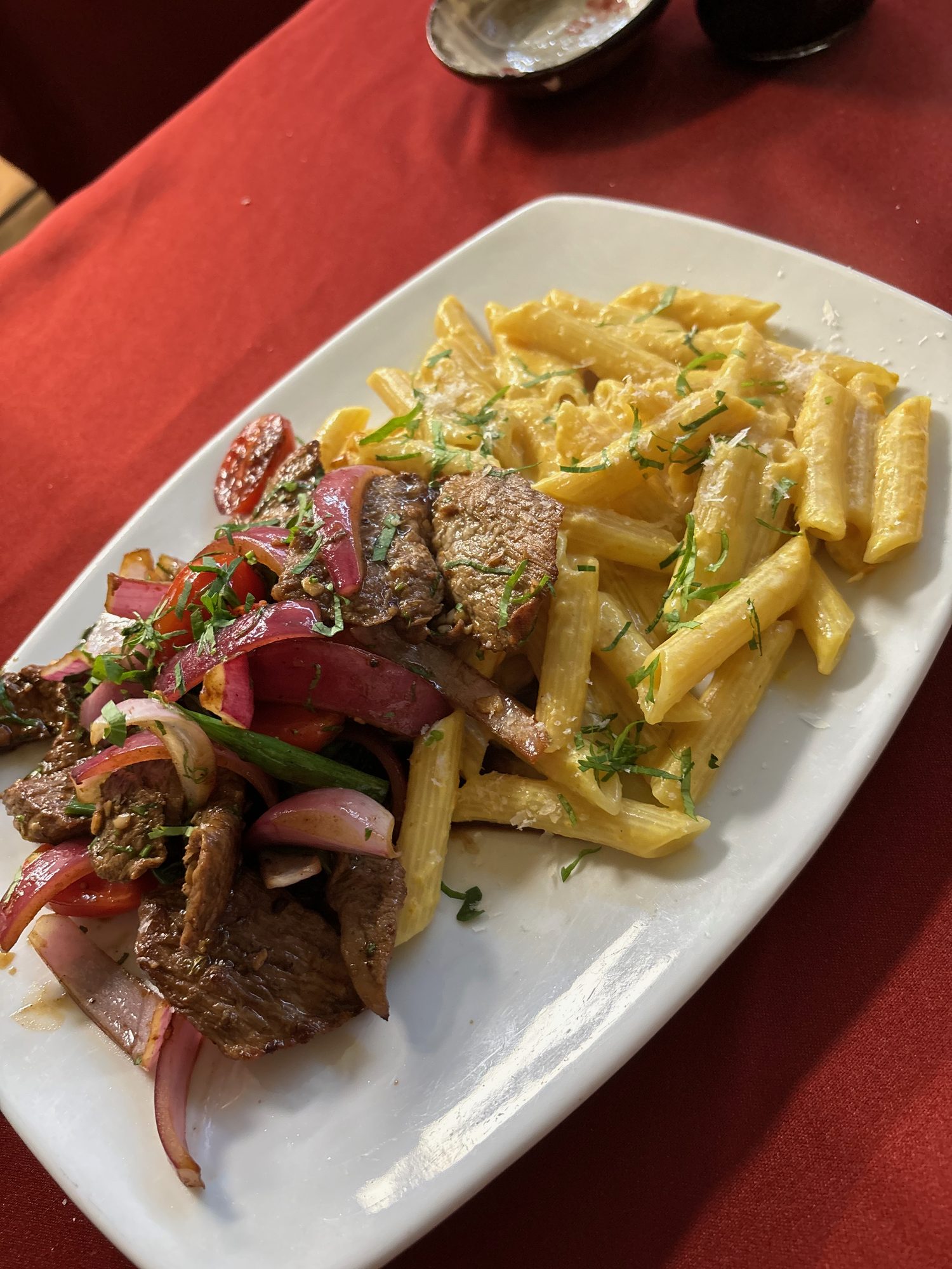 Lomo Saltado con fideos